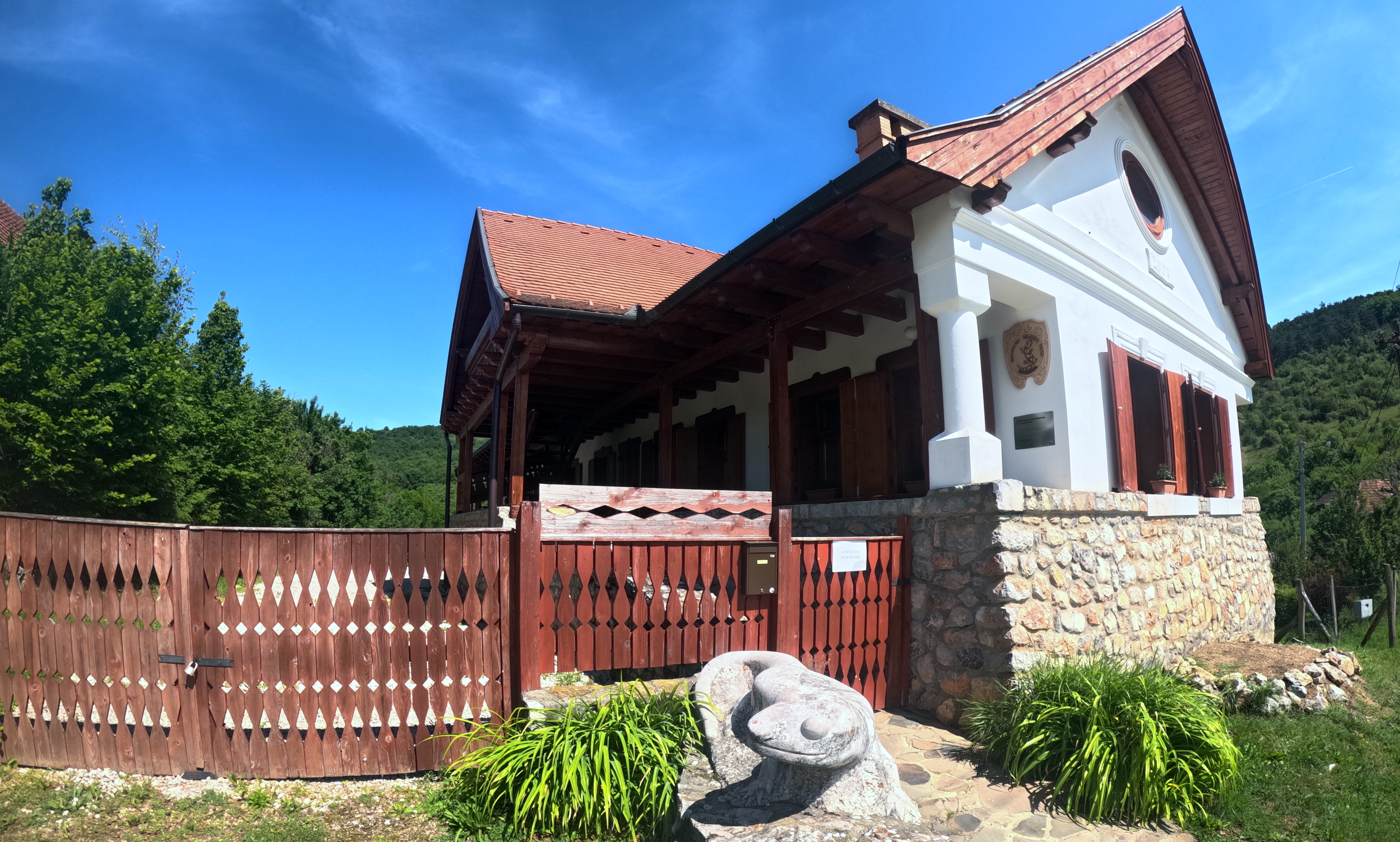 Kövirózsa apartmanház